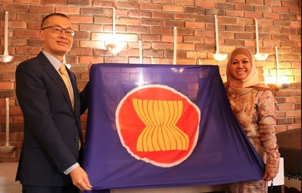 Vietnam hands over Berlin ASEAN Committee chairmanship role to Brunei